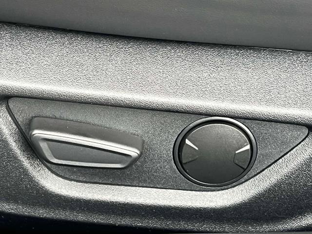 Vehicle image 19 of 32