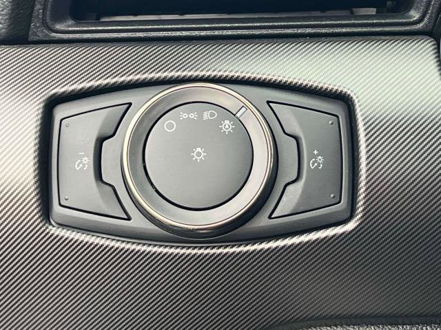 Vehicle image 21 of 32