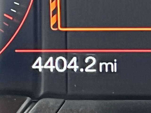 Vehicle image 27 of 32