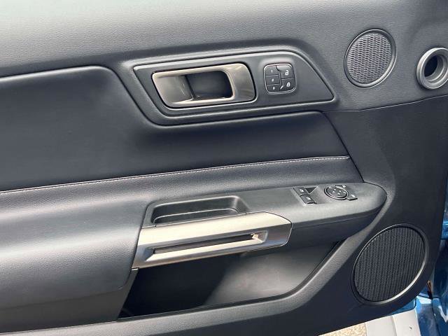Vehicle image 17 of 32