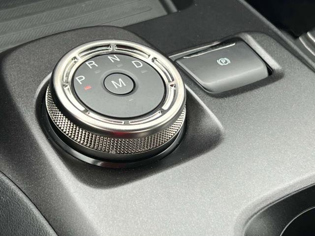 Vehicle image 28 of 32