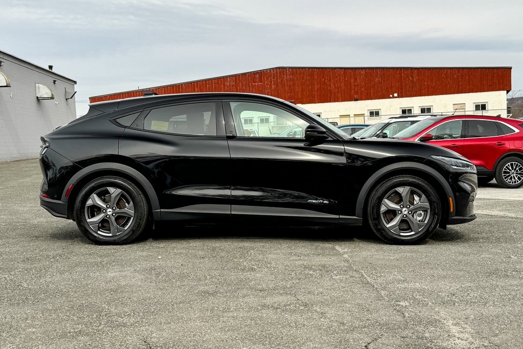 Vehicle image 4 of 34