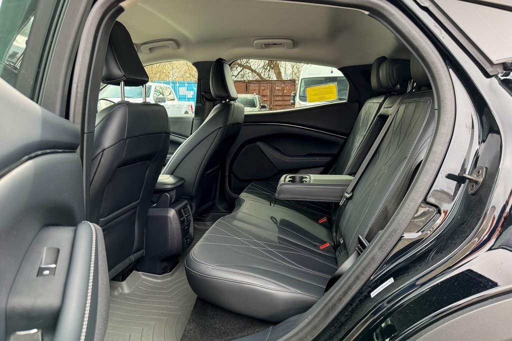 Vehicle image 16 of 34