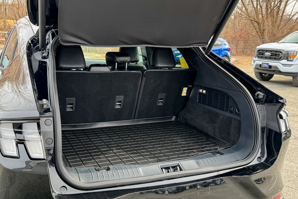 Vehicle image 13 of 34