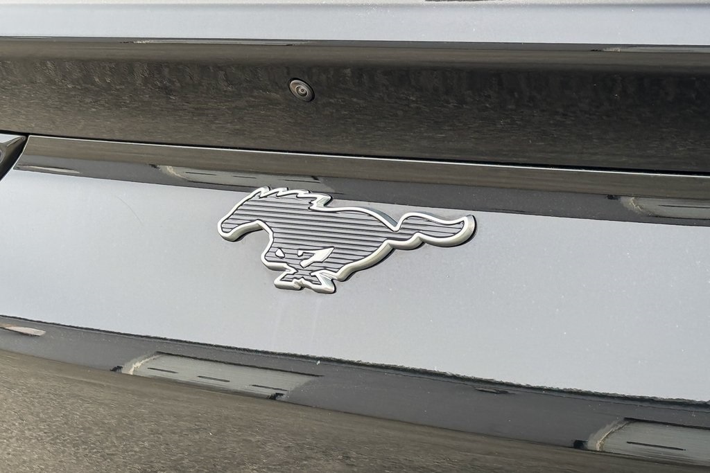 Vehicle image 32 of 34