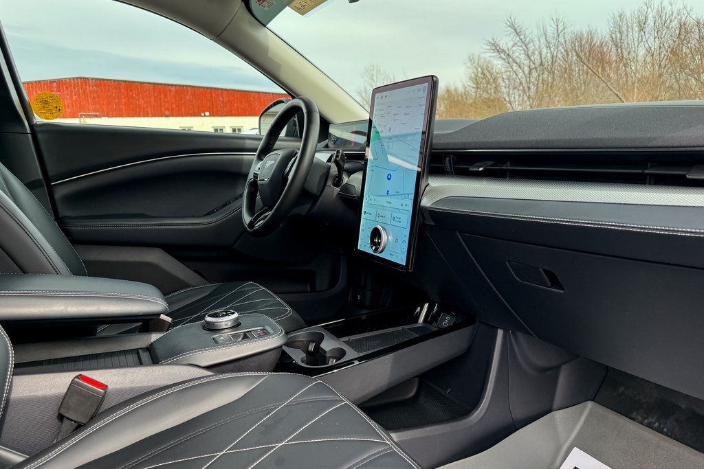Vehicle image 11 of 34