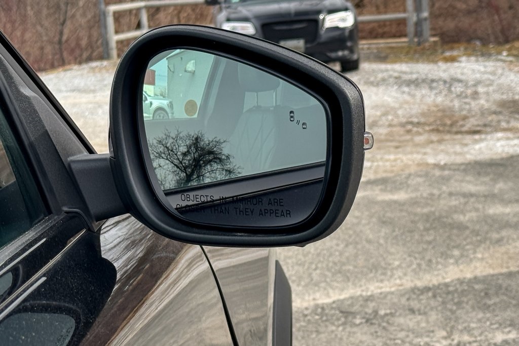 Vehicle image 33 of 34