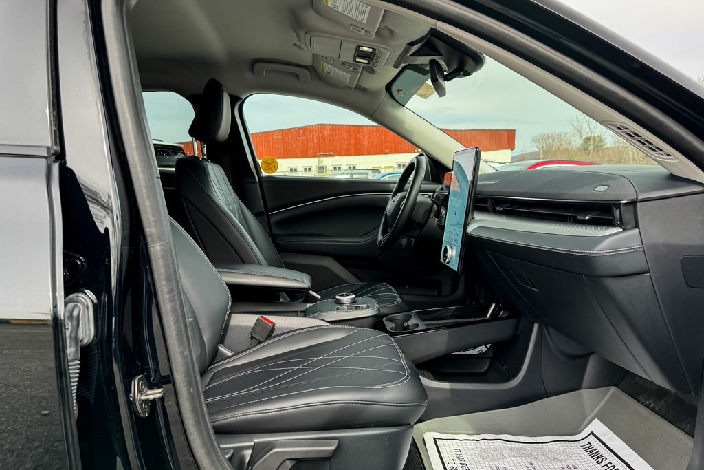 Vehicle image 10 of 34