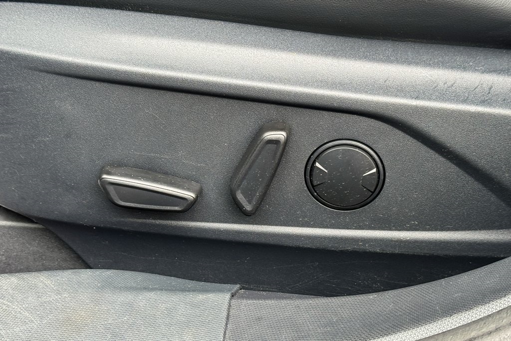 Vehicle image 19 of 34