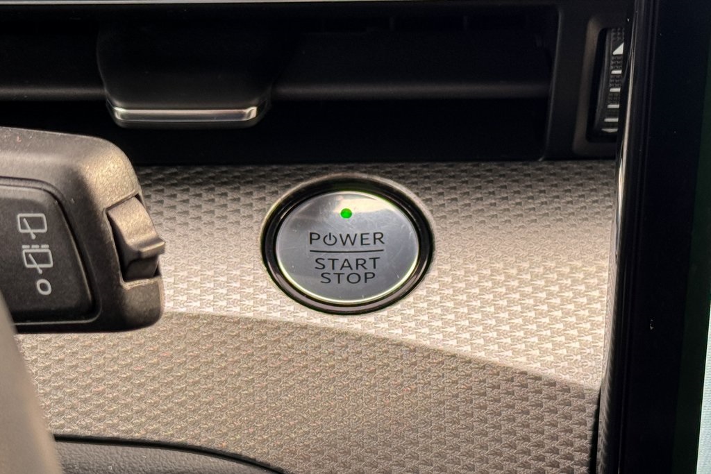 Vehicle image 22 of 34