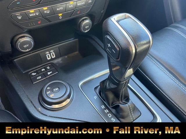 Vehicle image 23 of 32