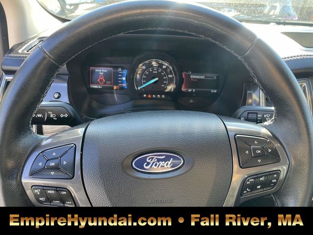 Vehicle image 26 of 32