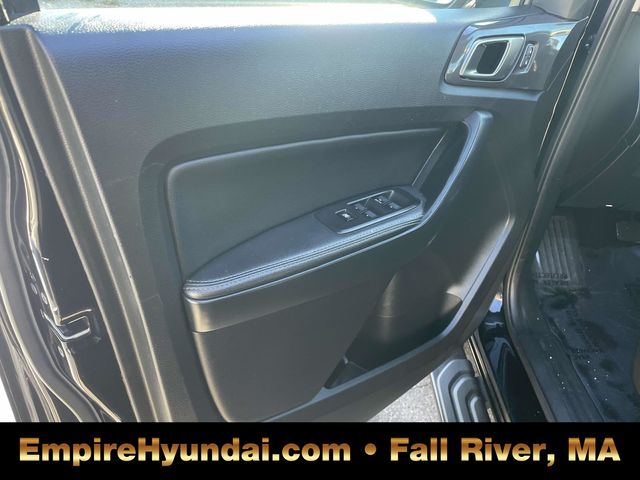 Vehicle image 16 of 32
