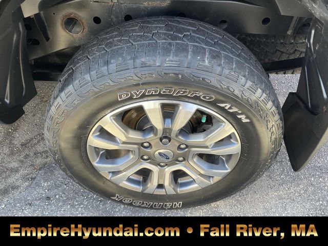 Vehicle image 10 of 32