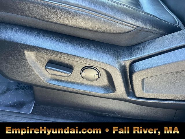 Vehicle image 18 of 32