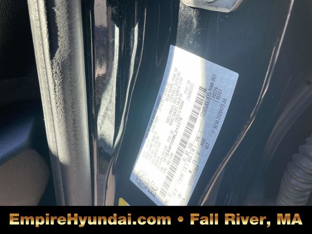 Vehicle image 19 of 32