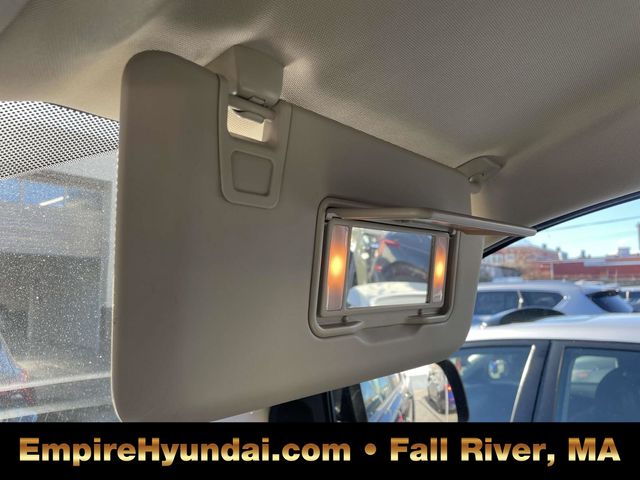 Vehicle image 25 of 32