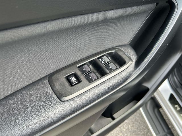 Vehicle image 14 of 34