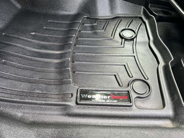 Vehicle image 16 of 34