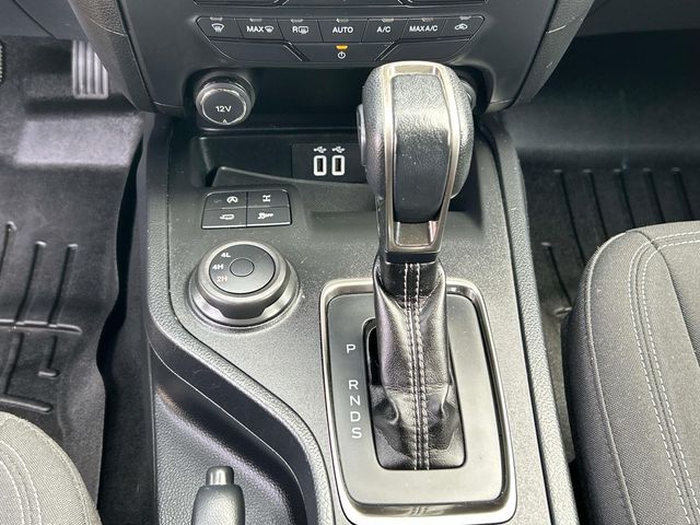 Vehicle image 28 of 34