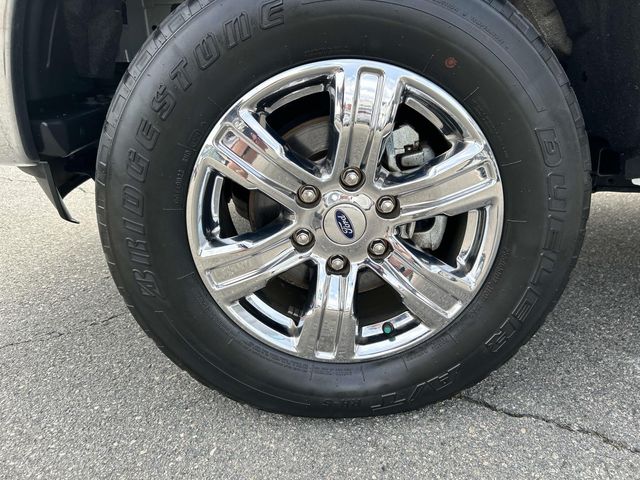 Vehicle image 32 of 34