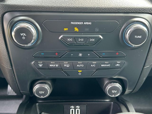 Vehicle image 26 of 34