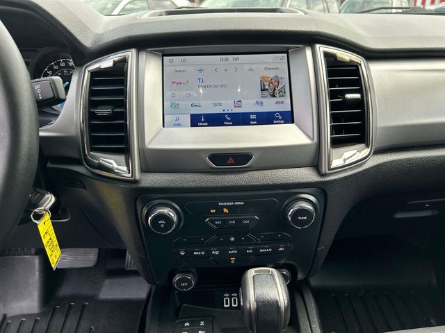 Vehicle image 21 of 34