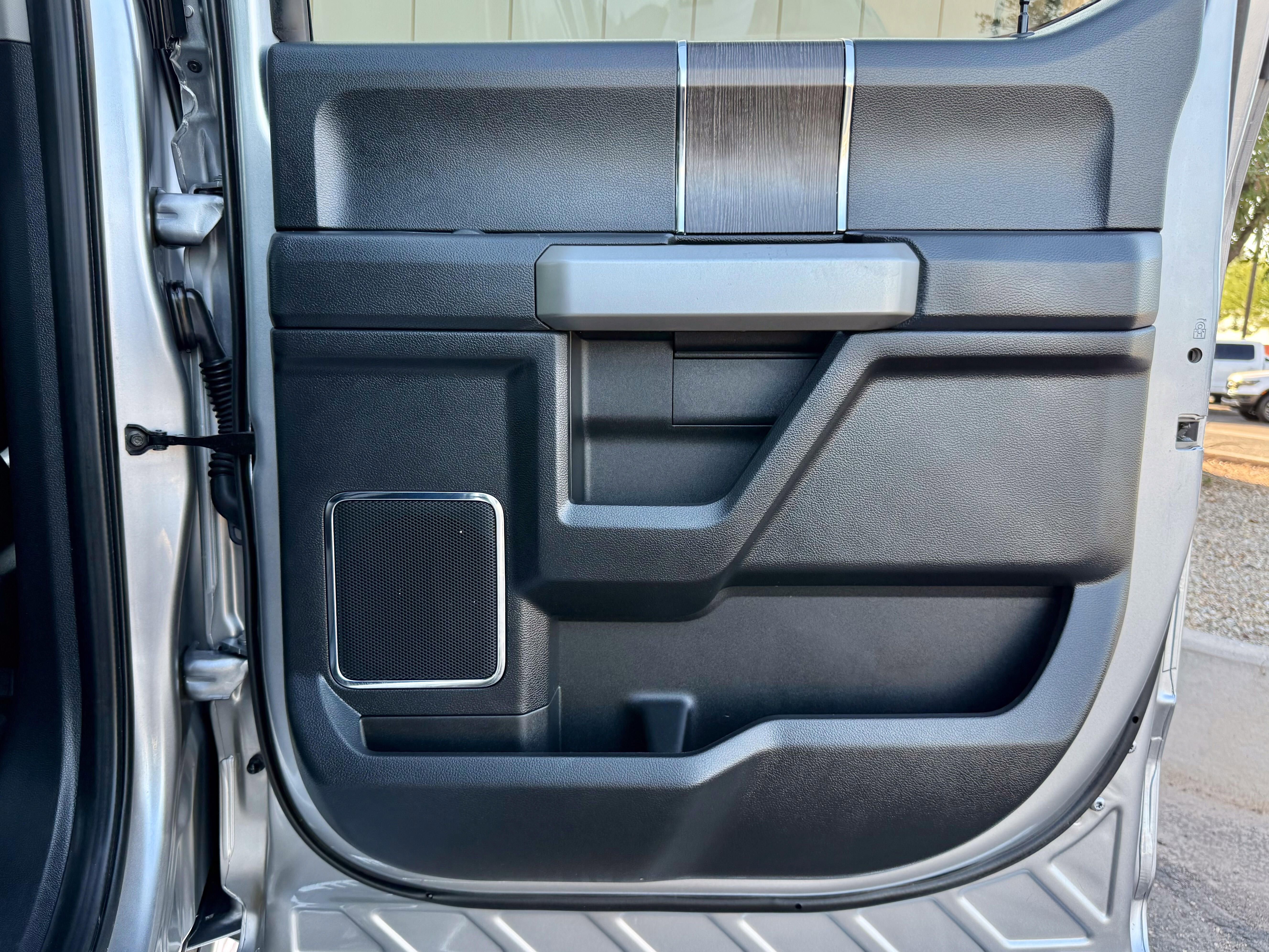 Vehicle image 39 of 40