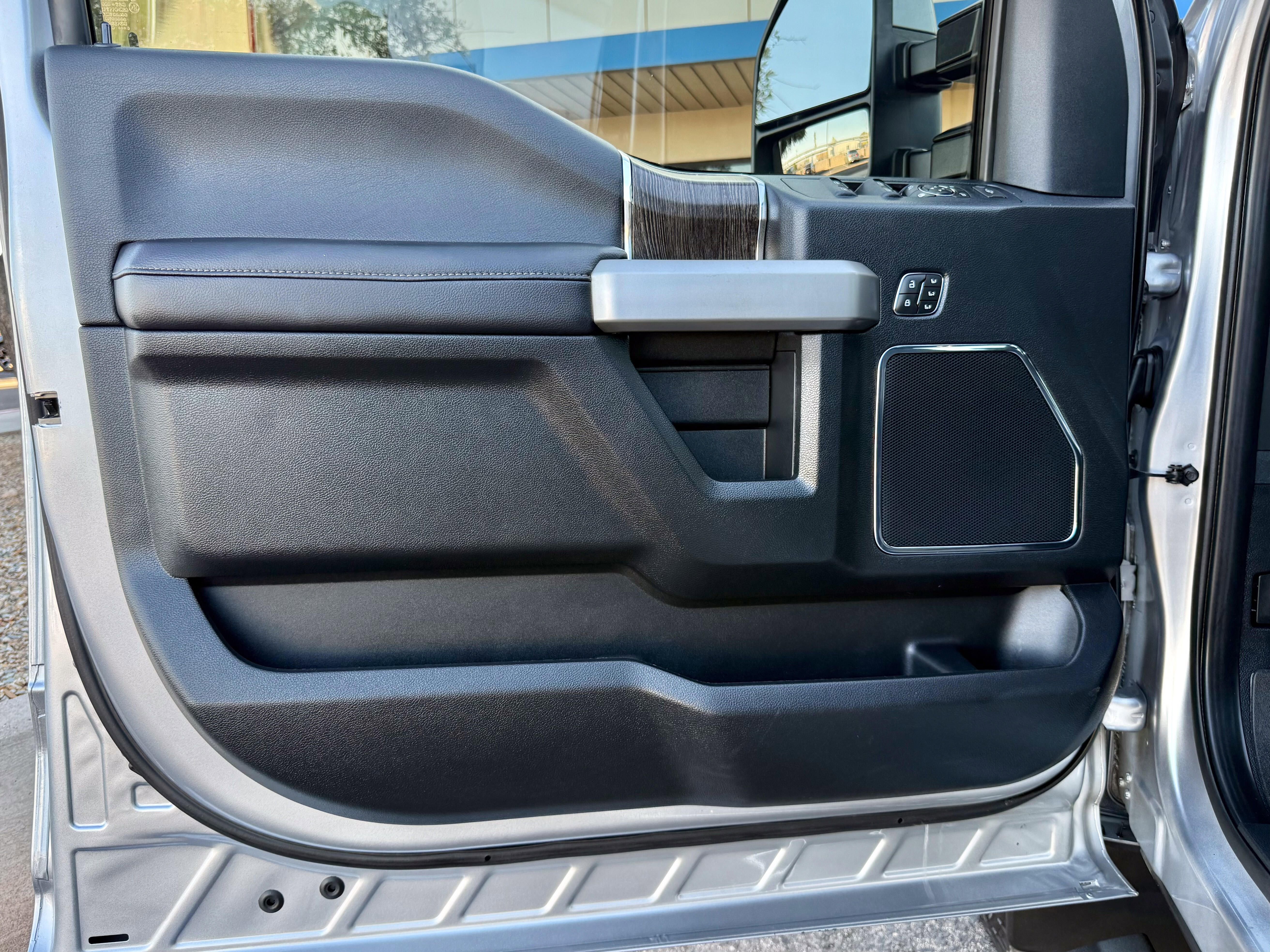 Vehicle image 31 of 40