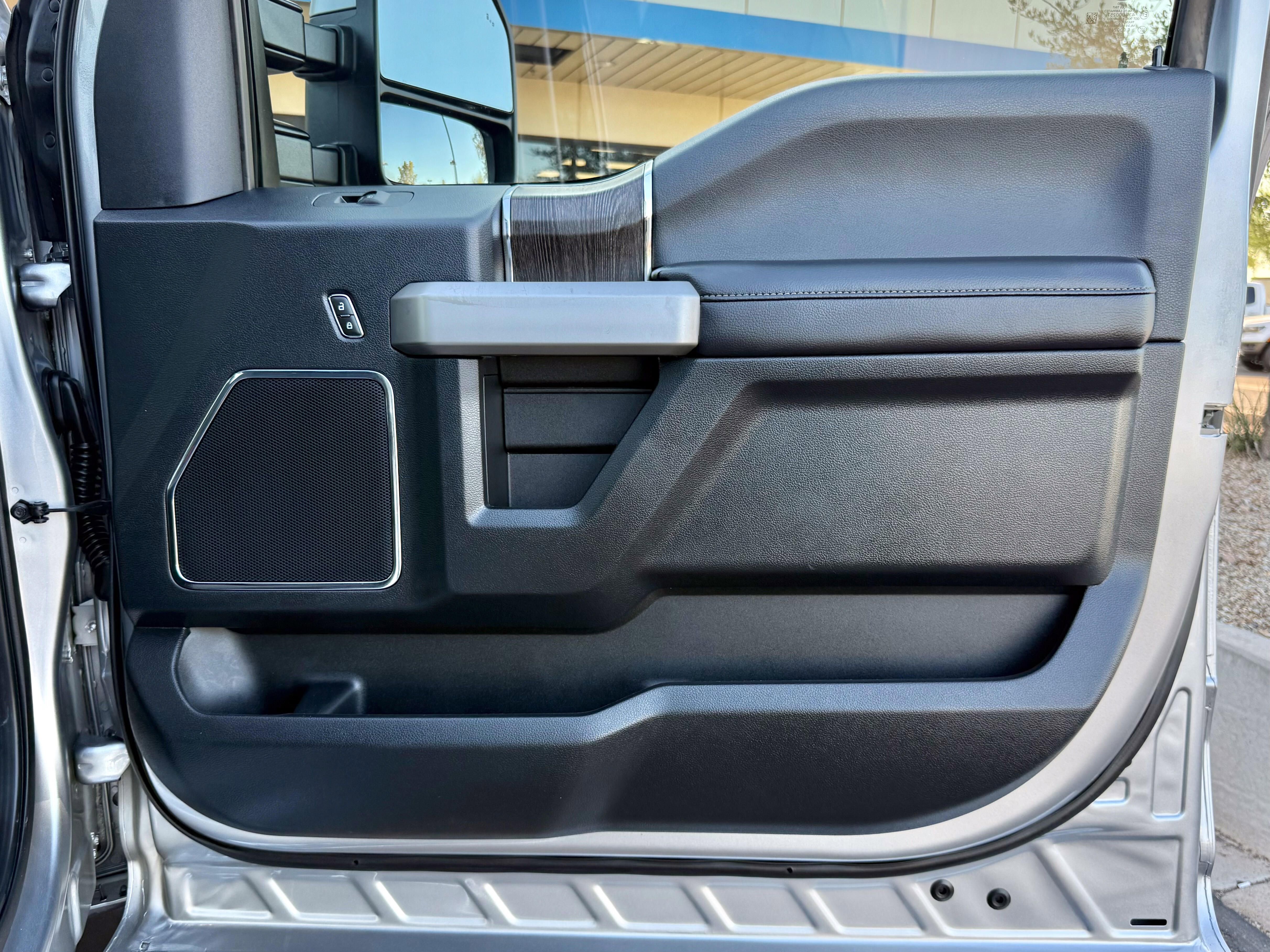 Vehicle image 37 of 40