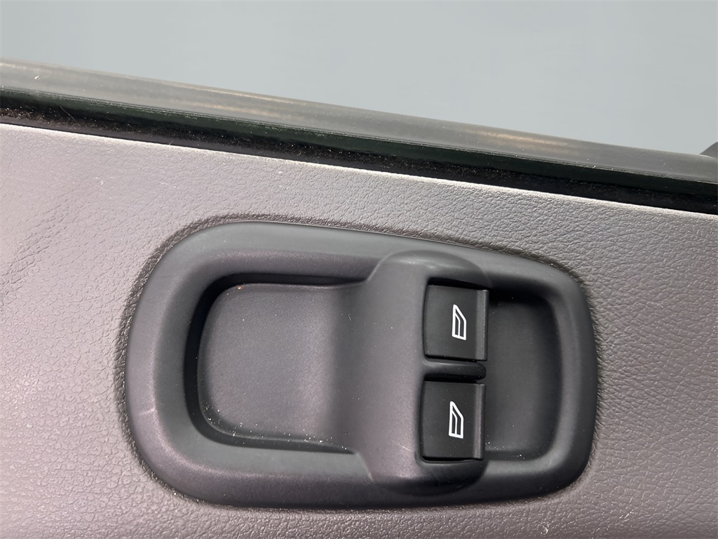 Vehicle image 13 of 37