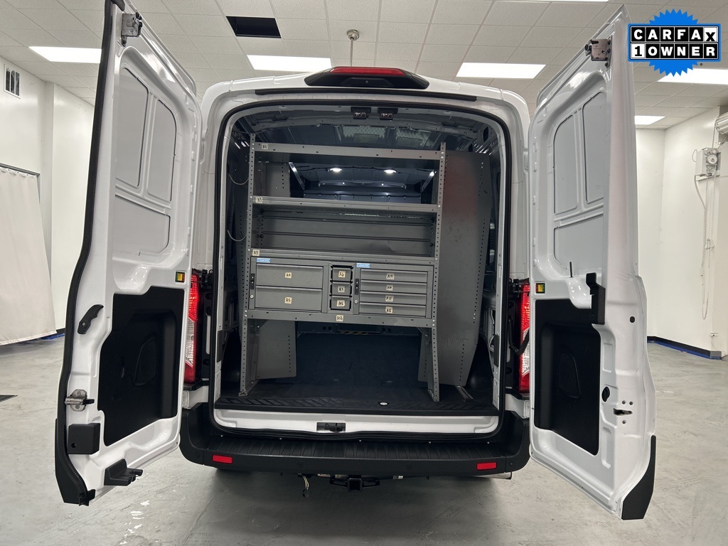 Vehicle image 33 of 37