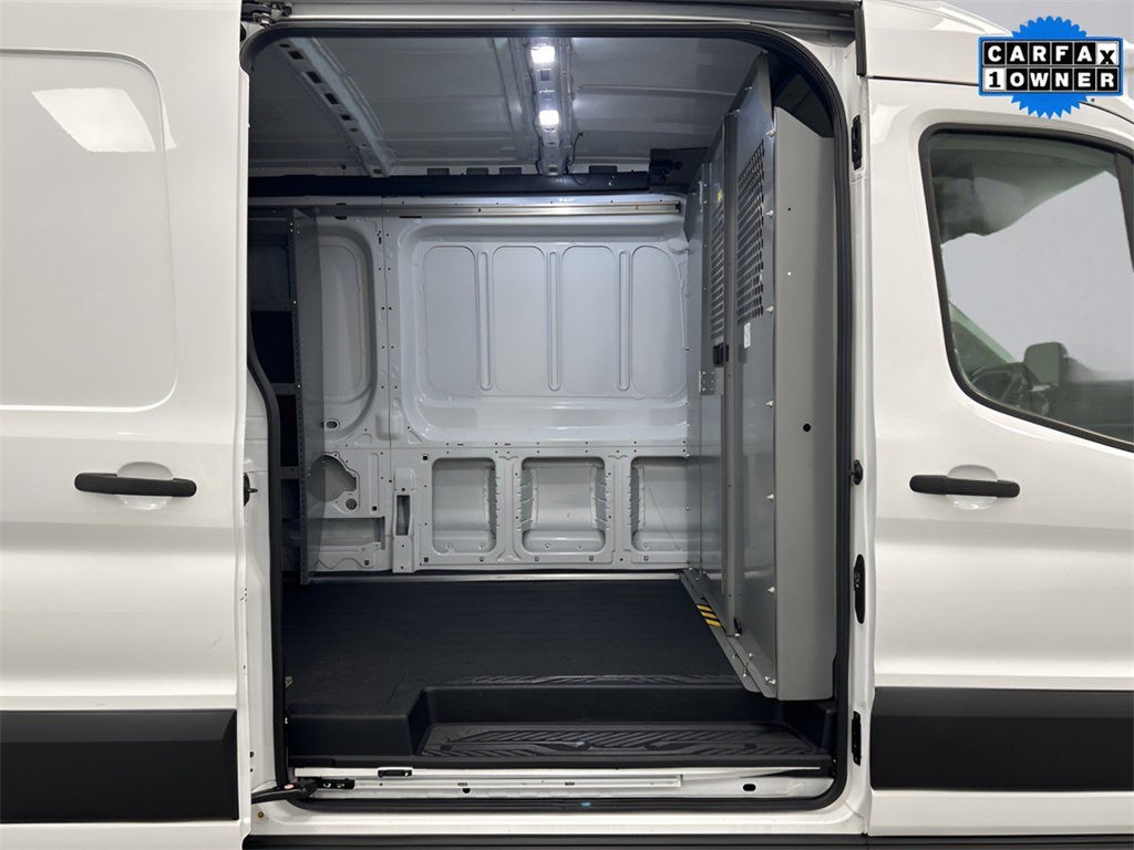 Vehicle image 18 of 37