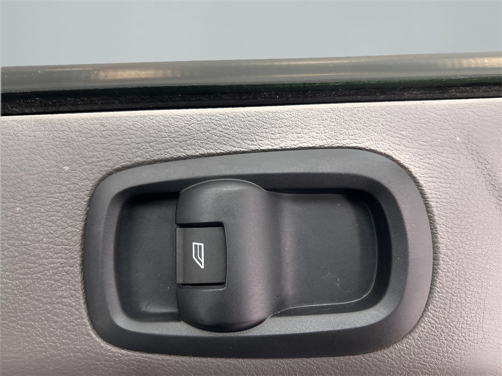 Vehicle image 16 of 37