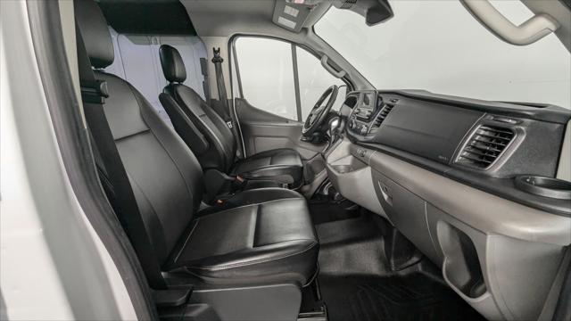 Vehicle image 24 of 30