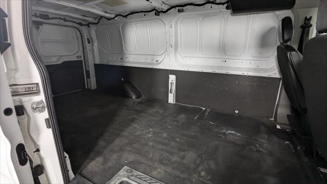 Vehicle image 22 of 30