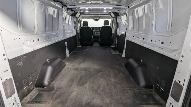 Vehicle image 25 of 30