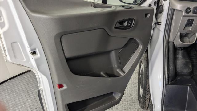Vehicle image 21 of 30