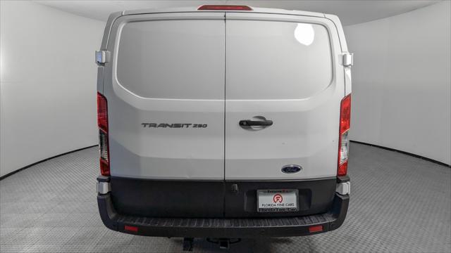 Vehicle image 11 of 30