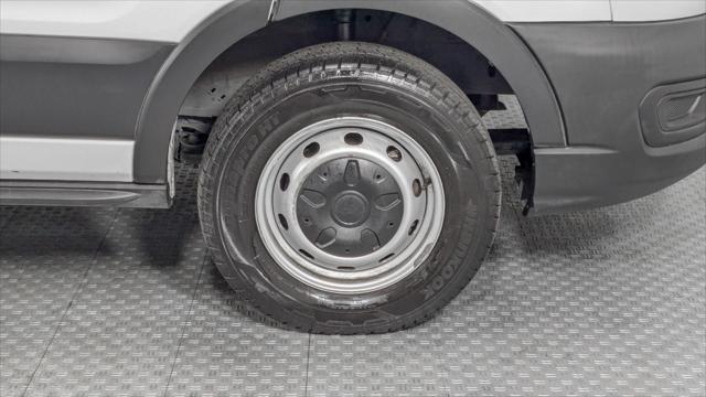 Vehicle image 28 of 30