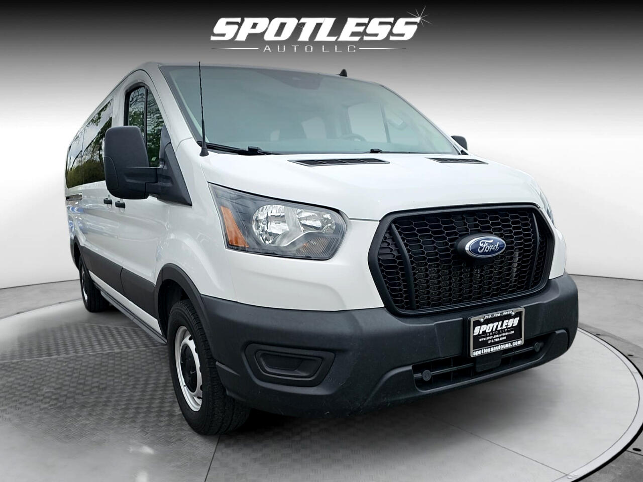 Vehicle image 4 of 24