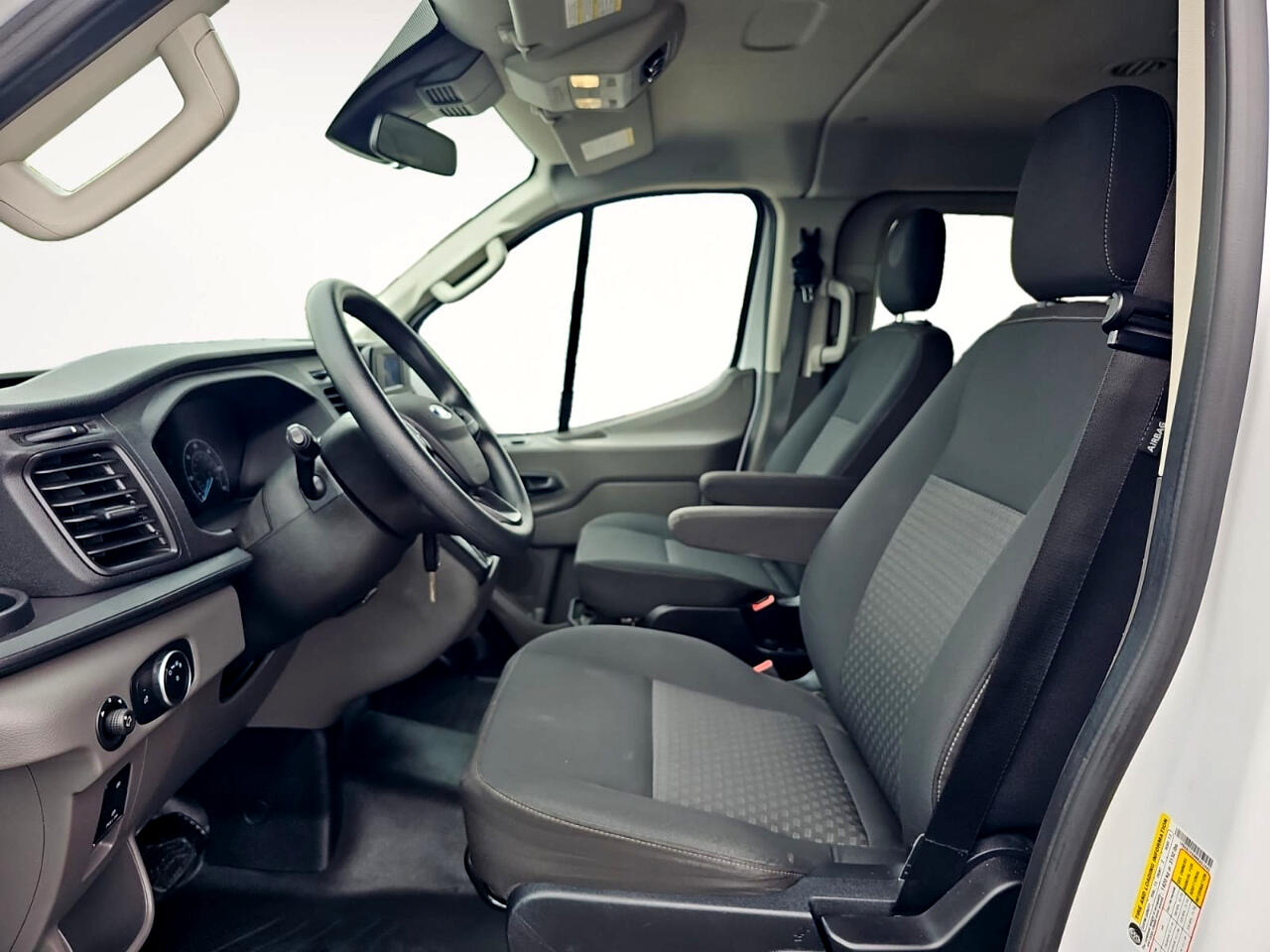 Vehicle image 17 of 24