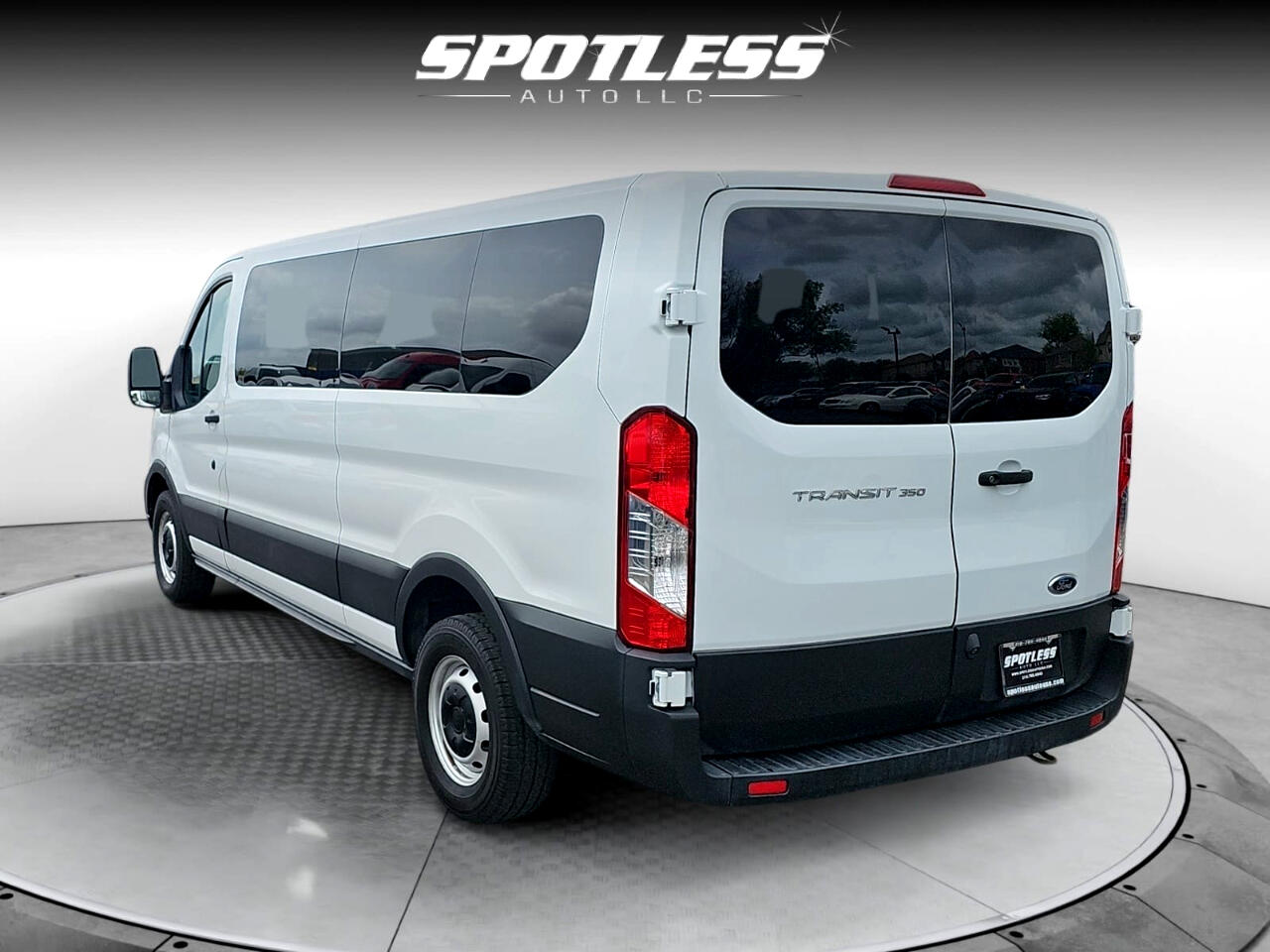 Vehicle image 9 of 24