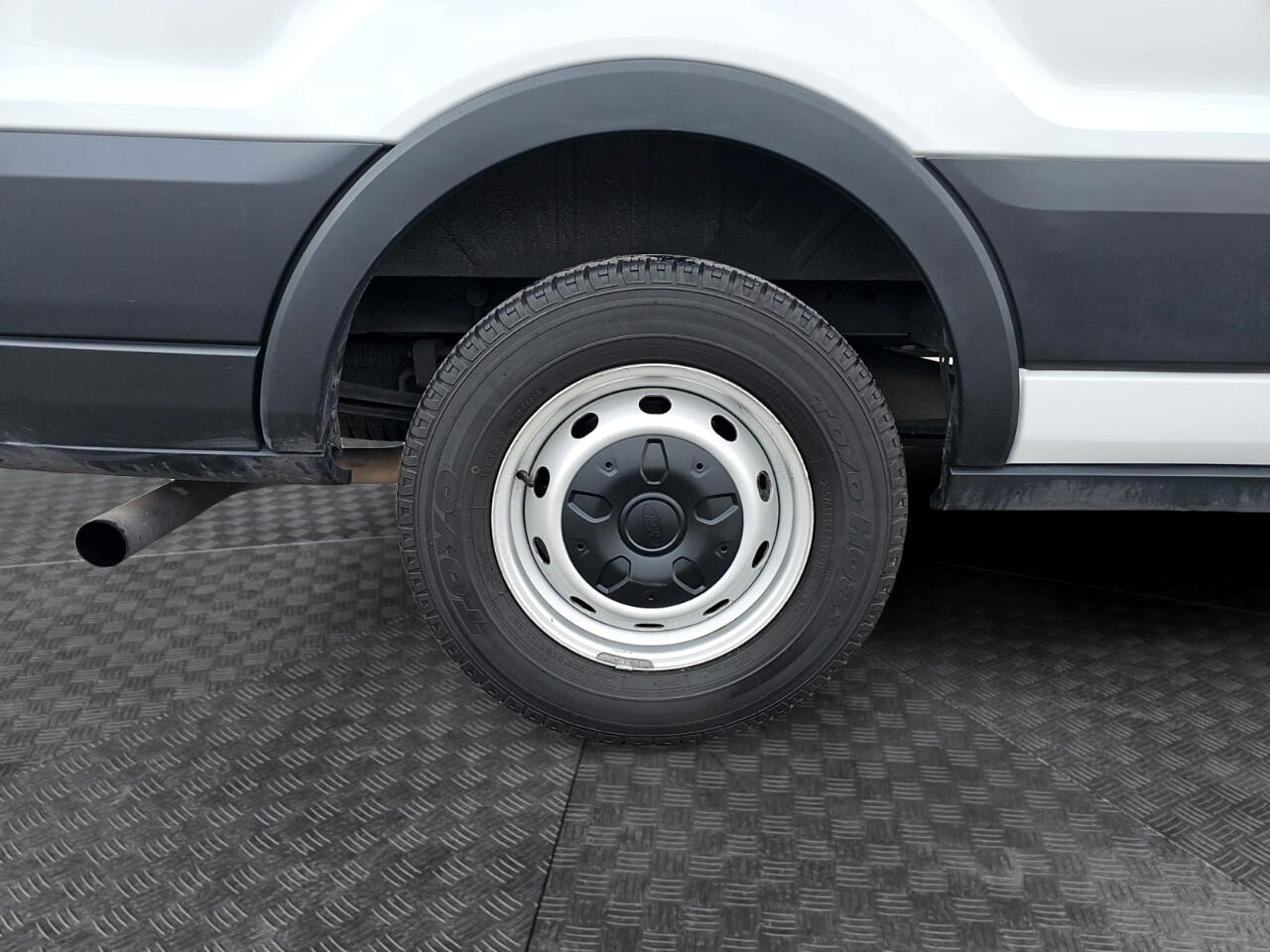 Vehicle image 13 of 24