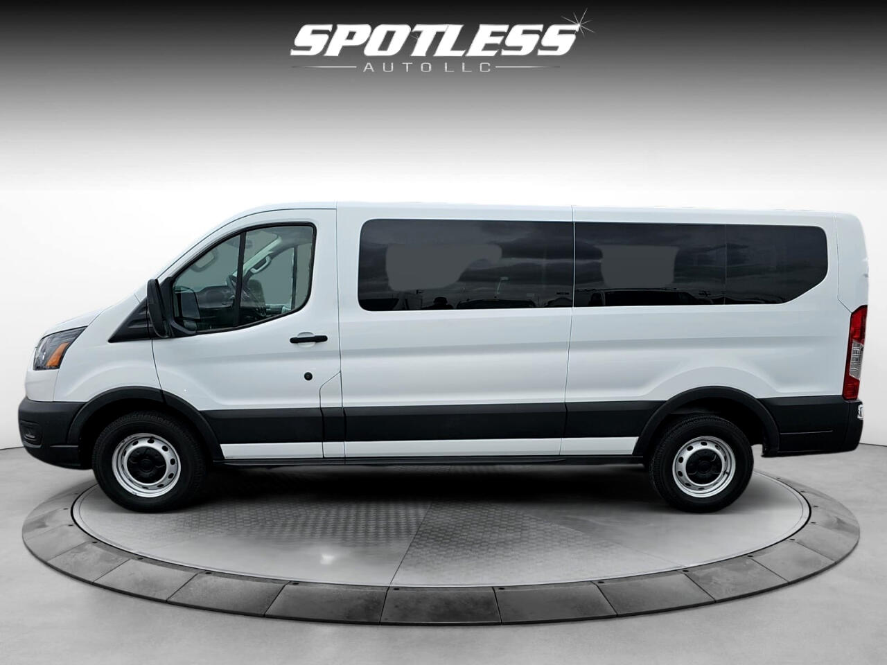 Vehicle image 10 of 24