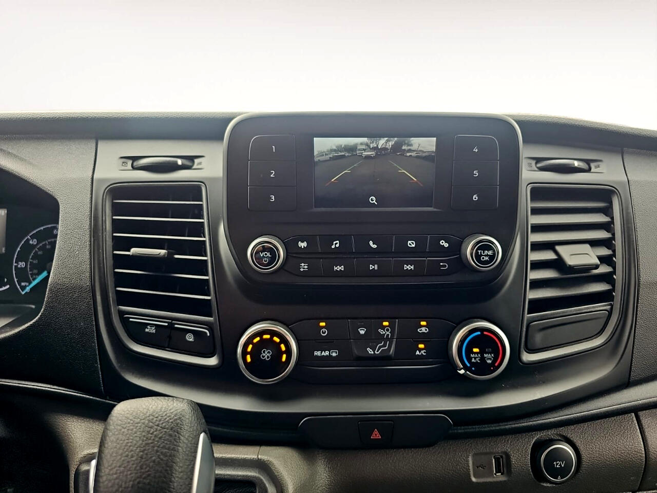Vehicle image 21 of 24