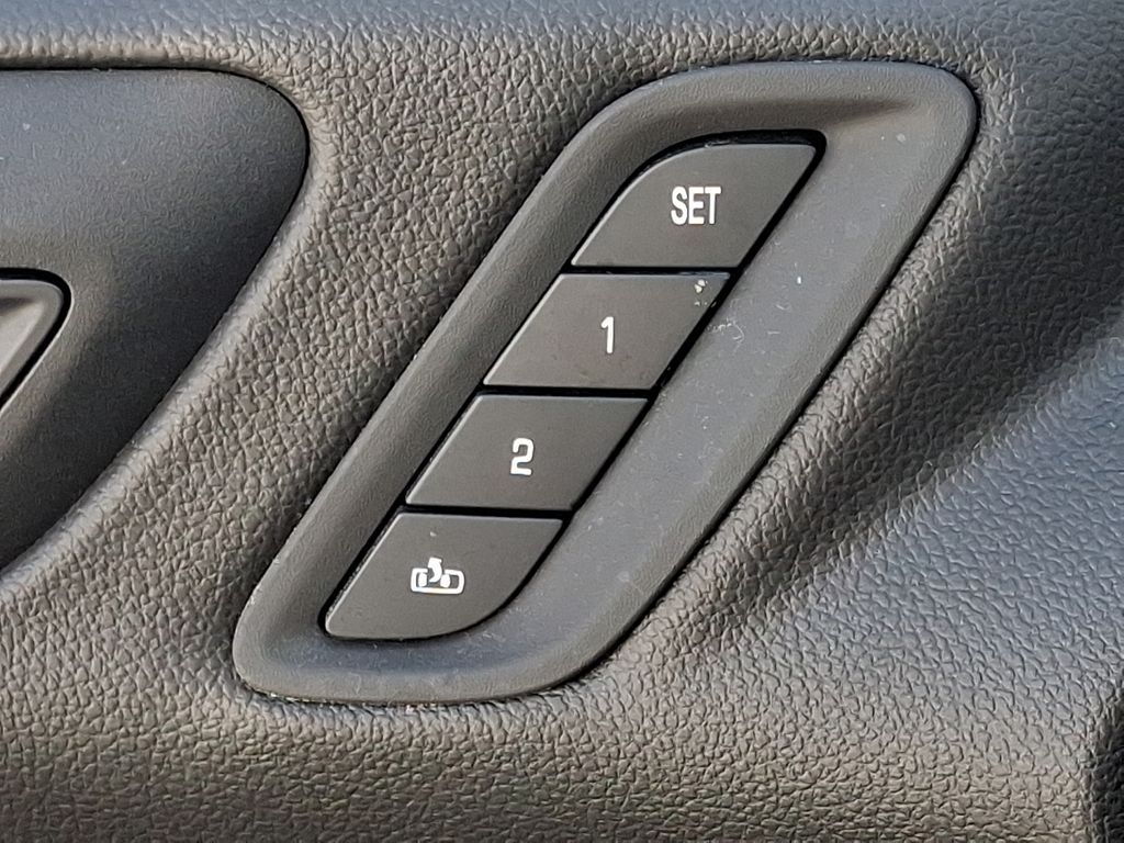 Vehicle image 21 of 39