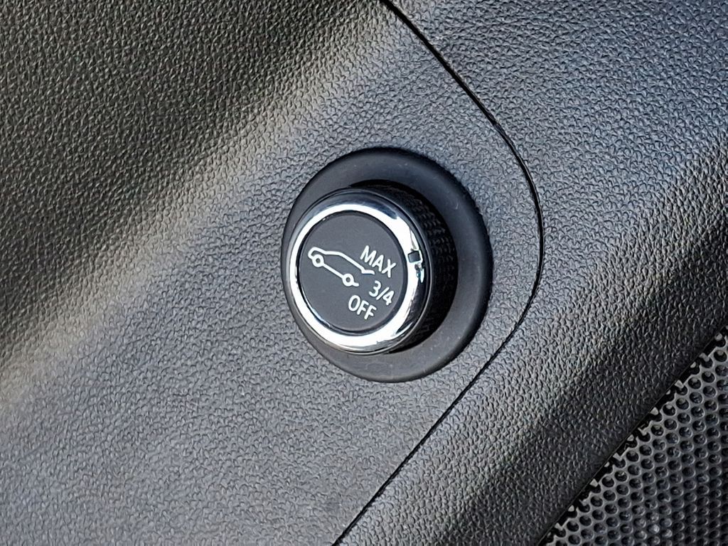 Vehicle image 27 of 39
