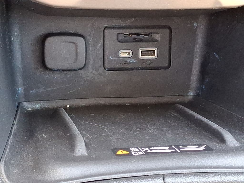 Vehicle image 11 of 39