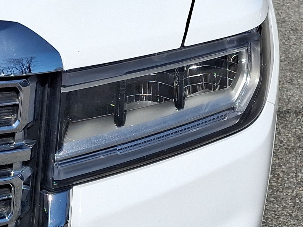 Vehicle image 33 of 39